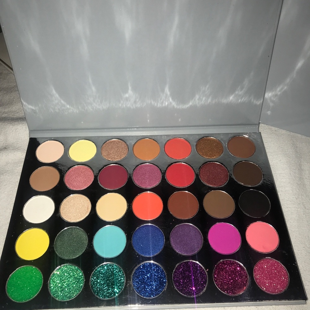 35 Colors Eyeshadow Palette